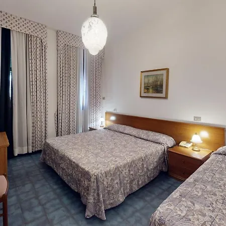Hotell Zunino 3*